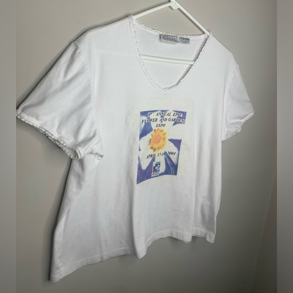 Vintage 2004 Y2K Lace Hemmed V Neck T Shirt Basic Editions Flower & Garden Expo - Picture 2 of 10